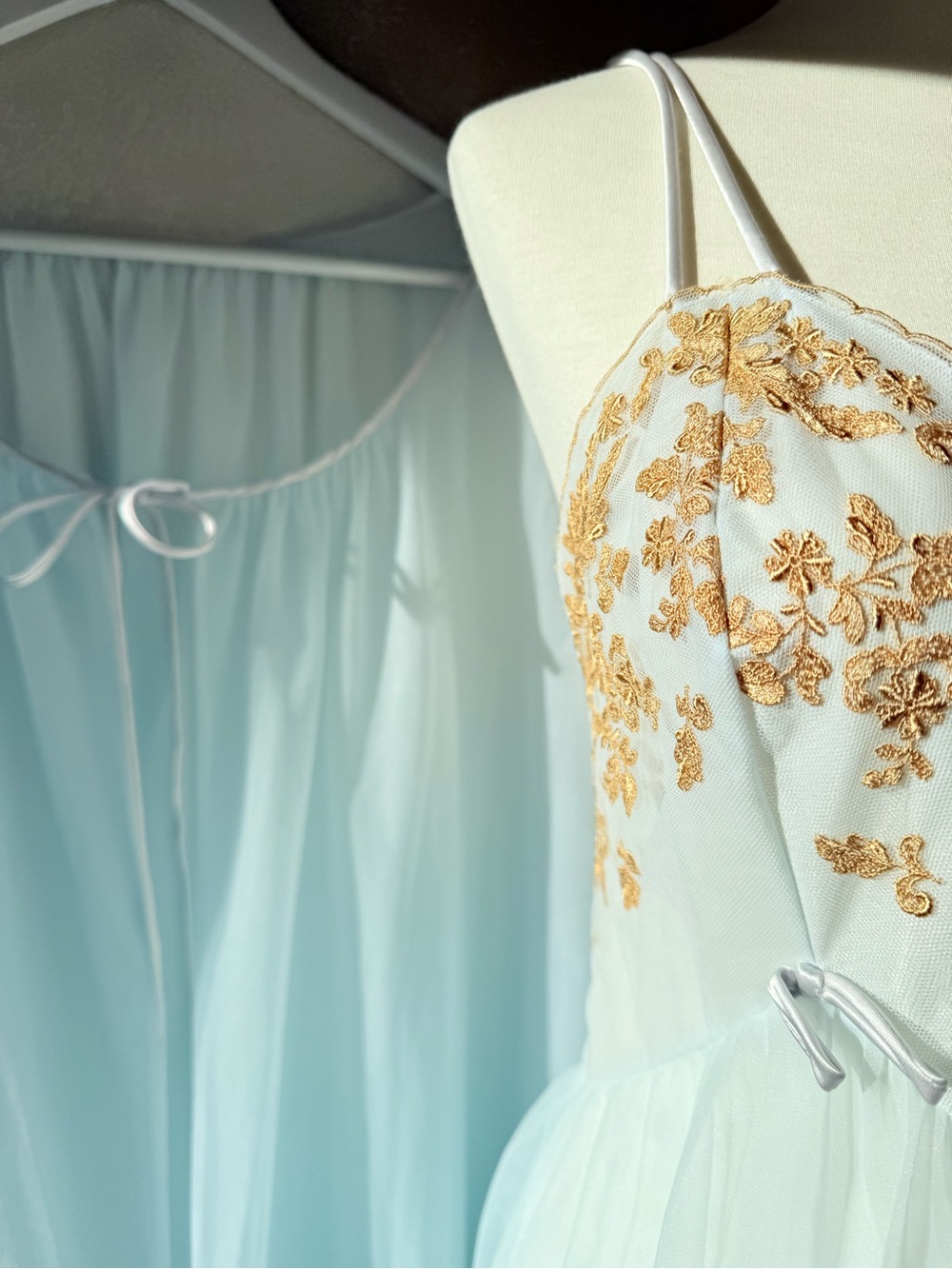 Vintage 1950s Vanity Fair Peignoir Set Pale Blue & Gold Embroidered Small - Picture 8 of 17